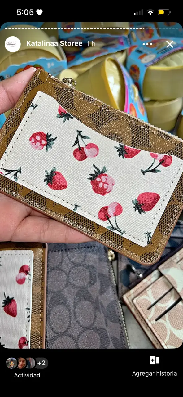 Portatarjetas de cuero con diseño de corazones - 6