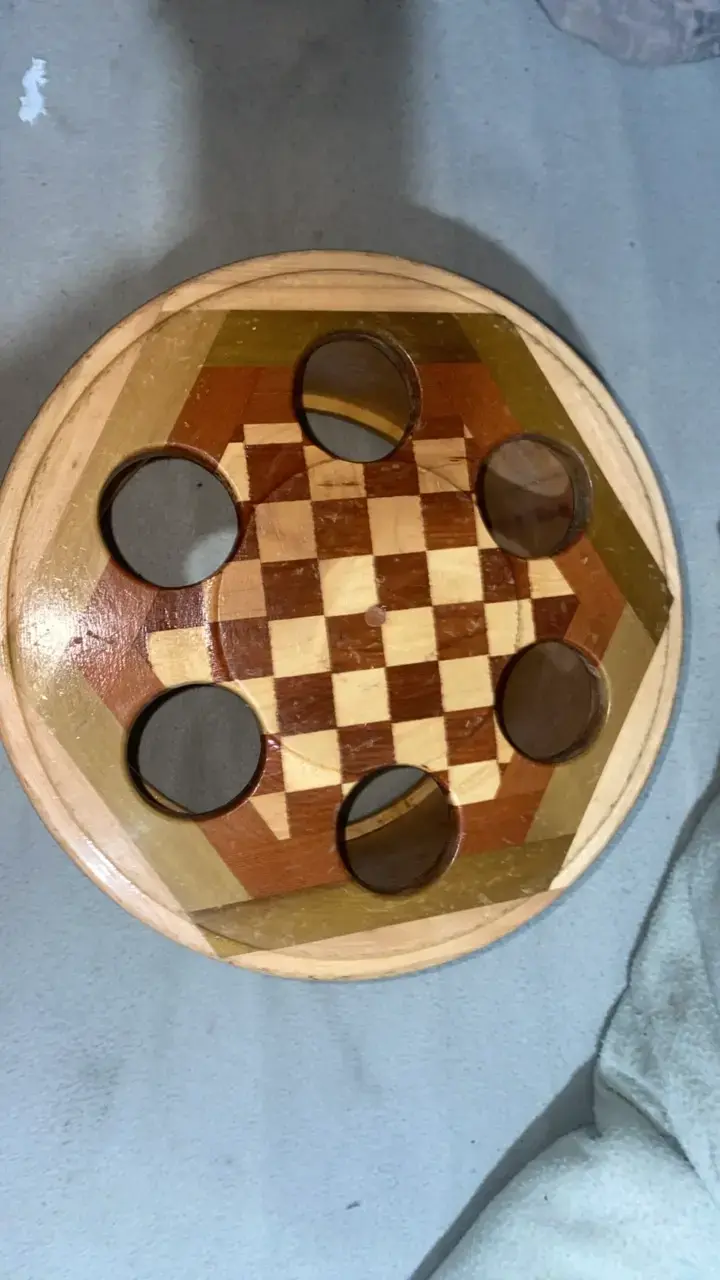 Carrete de Madera para Hilo con Diseño Decorativo - 1