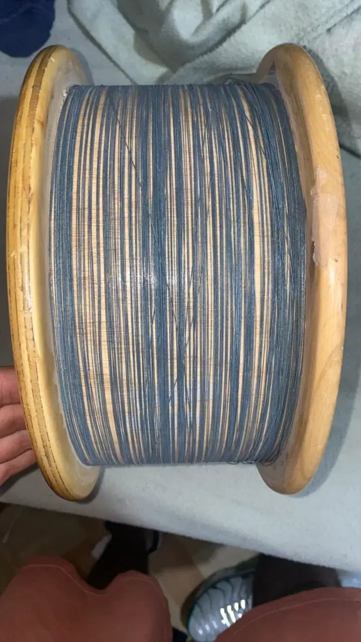 Carrete de Madera para Hilo con Diseño Decorativo - 2