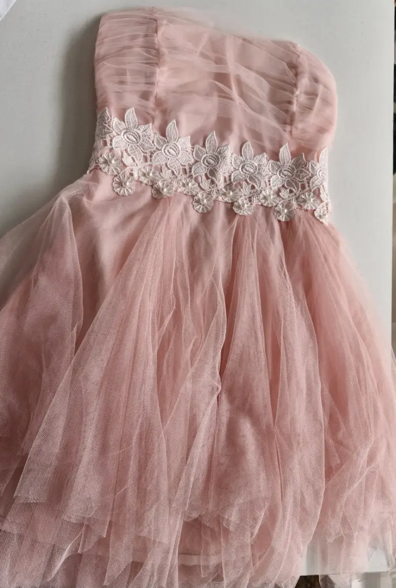 Vestido de fiesta rosa con encaje floral - 1