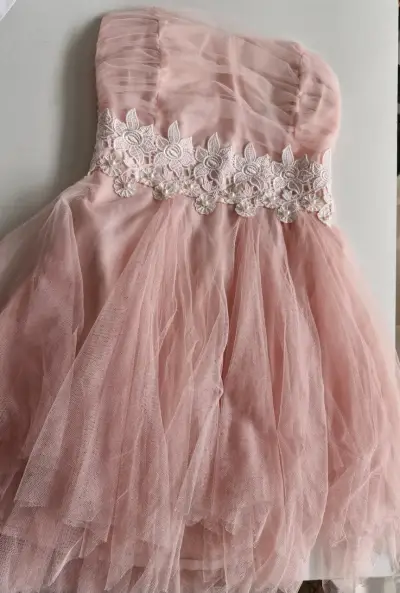 Vestido de fiesta rosa con encaje floral - miniatura 1