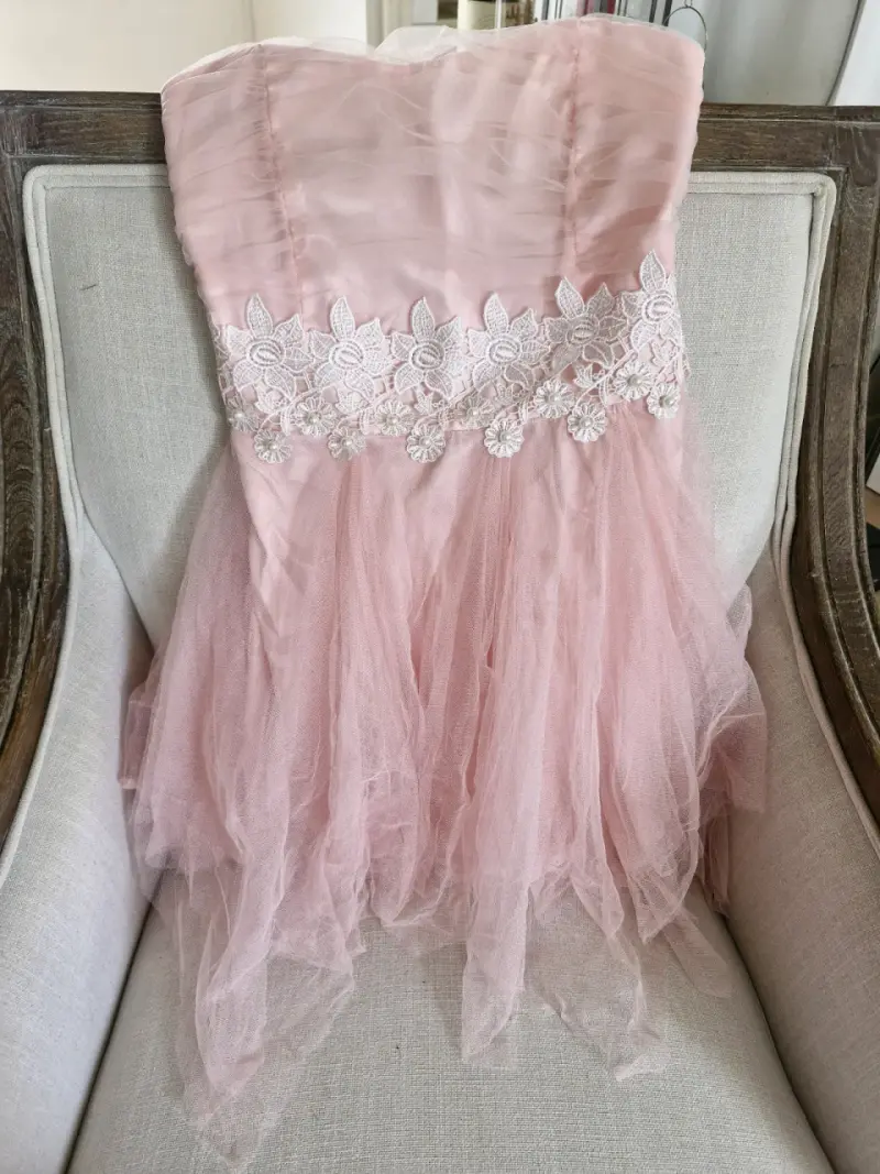 Vestido de fiesta rosa con encaje floral - 2
