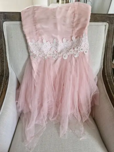Vestido de fiesta rosa con encaje floral - miniatura 2