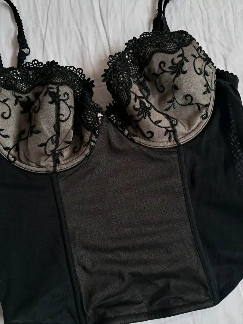 Corset negro con encaje floral talla 36B - 2