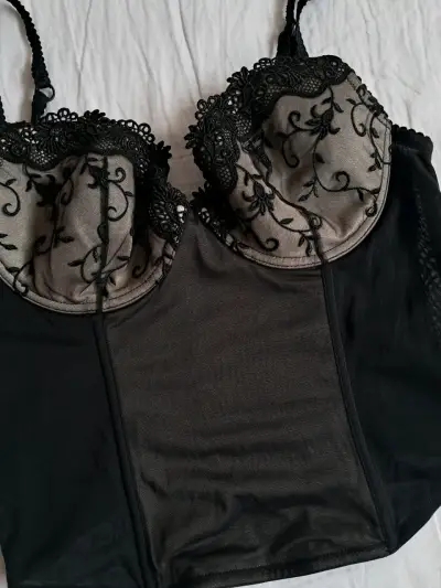 Corset negro con encaje floral talla 36B - miniatura 2