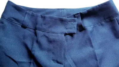 Traje de mujer azul marino elegante - miniatura 3
