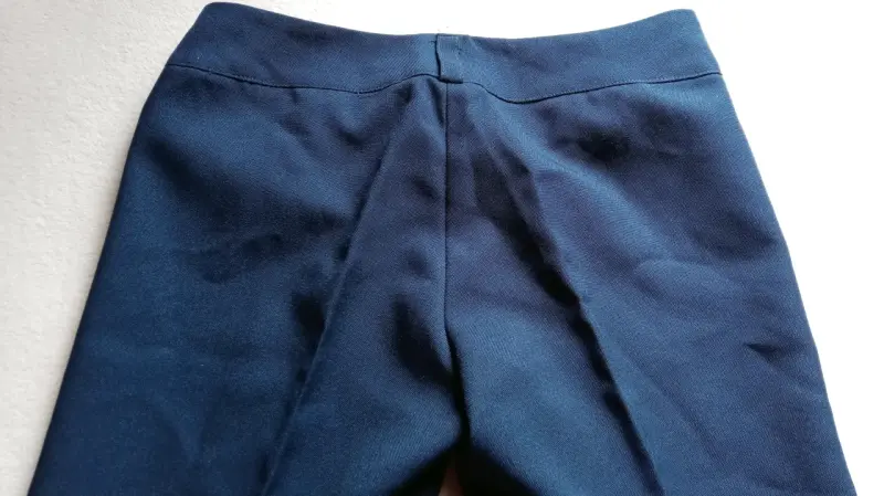 Traje de mujer azul marino elegante - 4