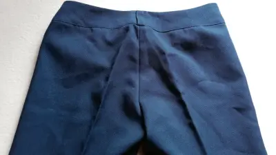 Traje de mujer azul marino elegante - miniatura 4