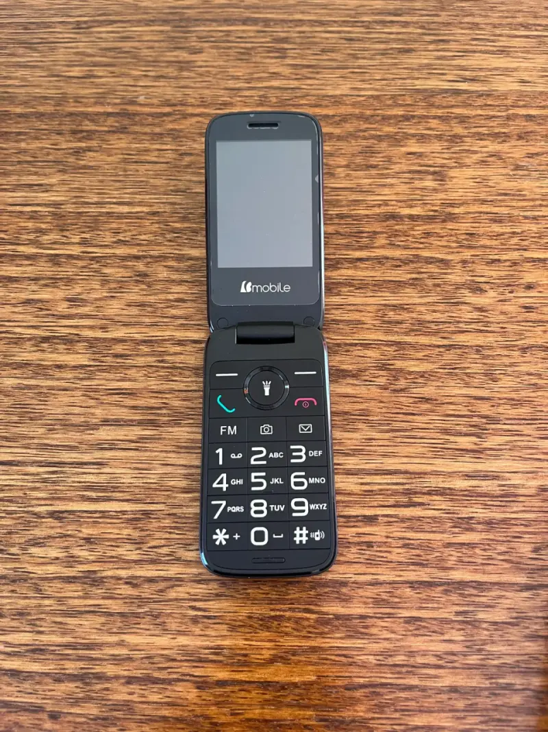 Celular BMobile C41 tipo concha/tapa liberado - 2
