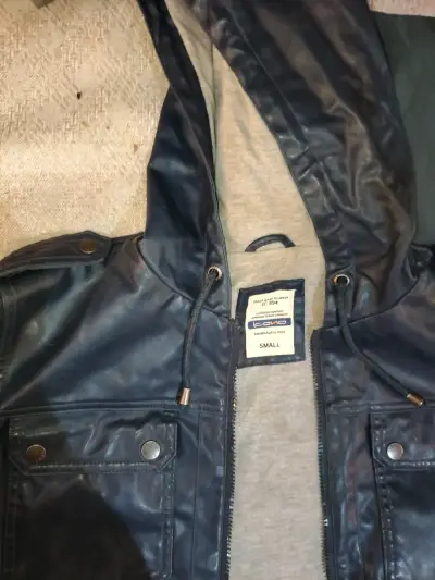 Chaqueta de cuero sintético azul con capucha - miniatura 1