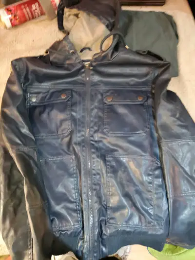 Chaqueta de cuero sintético azul con capucha - miniatura 2