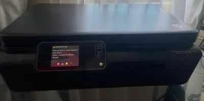 Impresora multifuncional HP Deskjet Ink Advantage 5525 - miniatura 1