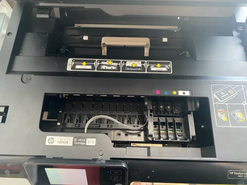 Impresora multifuncional HP Deskjet Ink Advantage 5525 - 3