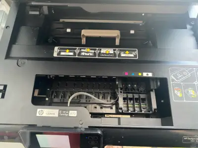 Impresora multifuncional HP Deskjet Ink Advantage 5525 - miniatura 3