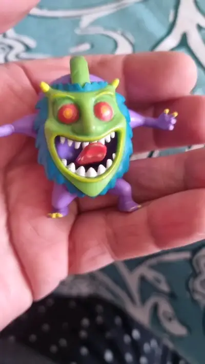 Figura de monstruo de juguete colorido - miniatura 1