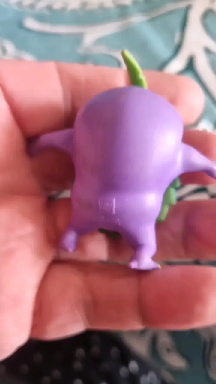 Figura de monstruo de juguete colorido - 2