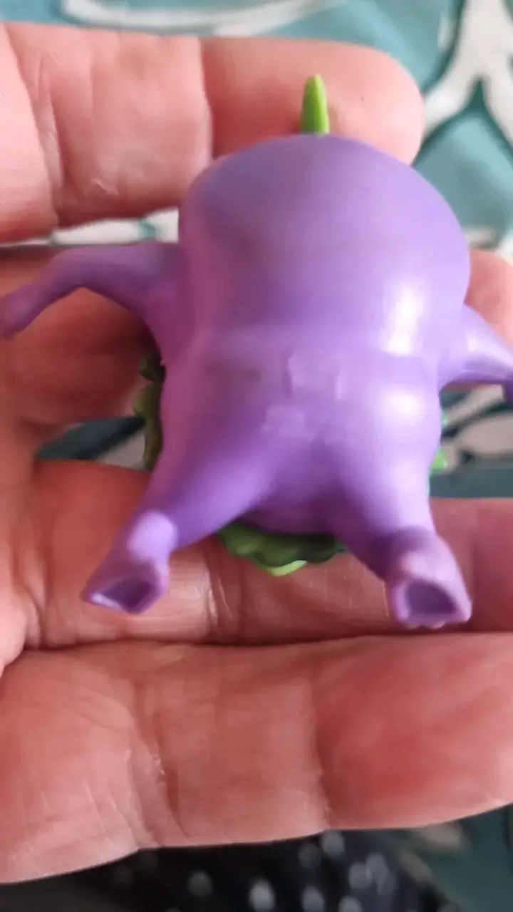 Figura de monstruo de juguete colorido - 3