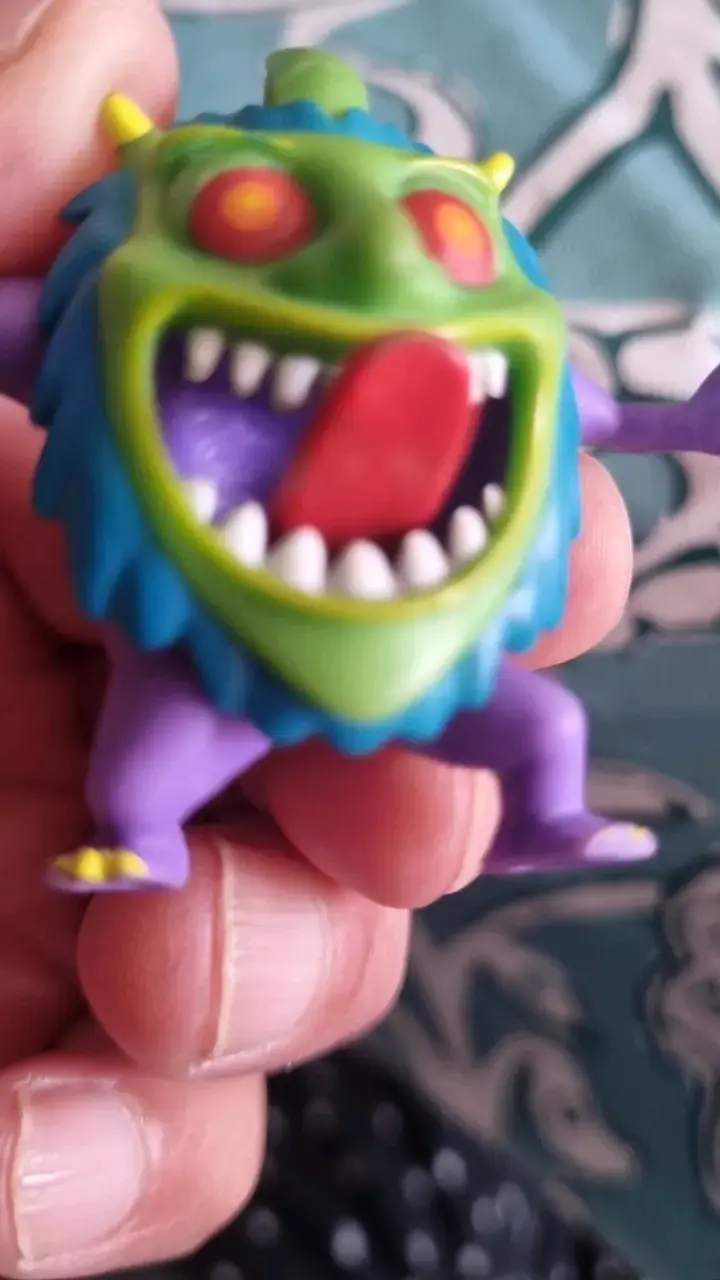 Figura de monstruo de juguete colorido - 5