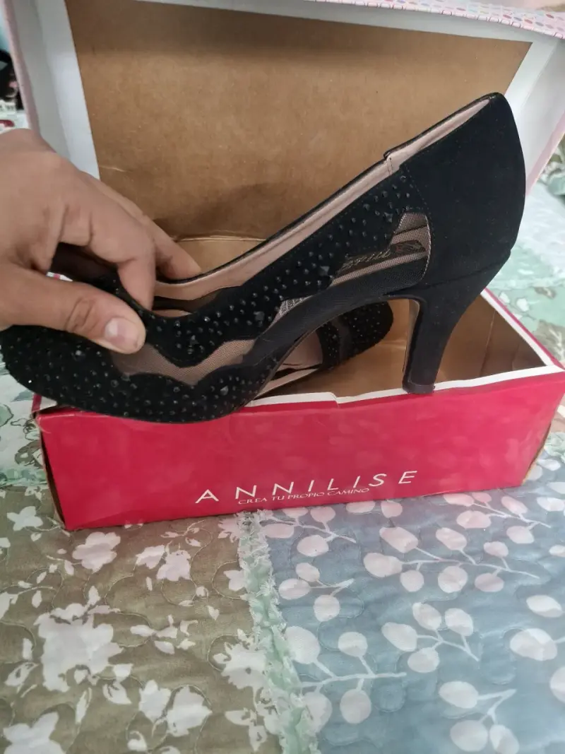Zapatos de Tacón Negro con Detalles de Malla Anili - 1