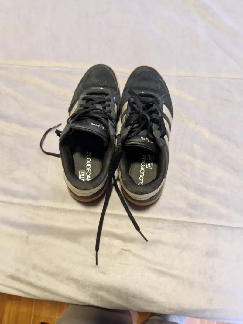 Zapatillas deportivas Adidas negras y blancas - 2