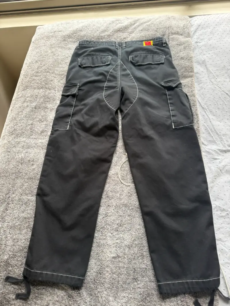 Pantalones de trabajo negros con bolsillos múltiples - 1