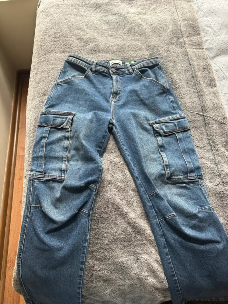 Jeans cargo de mezclilla azul para hombre - 2