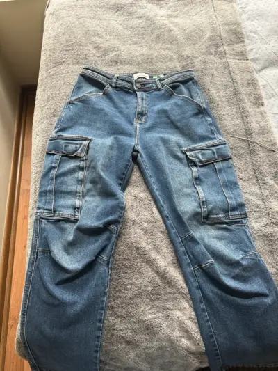 Jeans cargo de mezclilla azul para hombre - miniatura 2