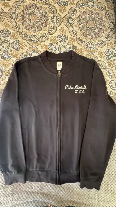 Chaqueta GAP negra con diseño bordado - miniatura 1