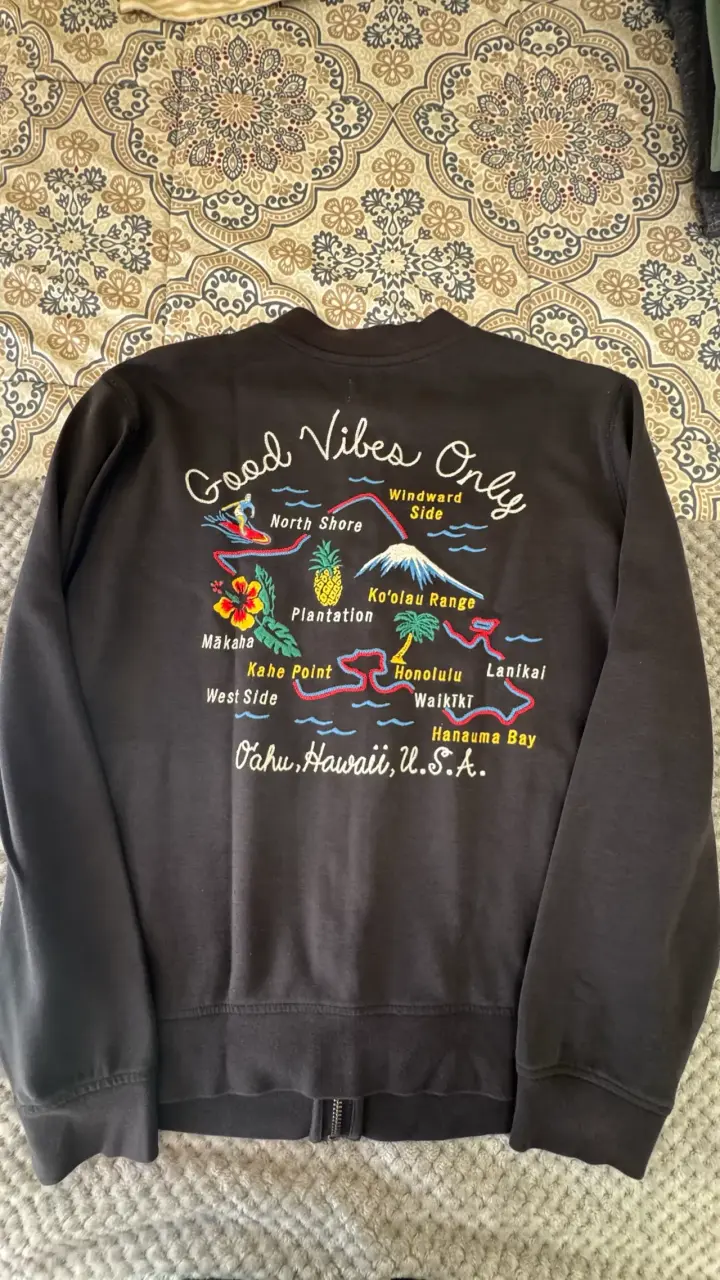 Chaqueta GAP negra con diseño bordado - 2