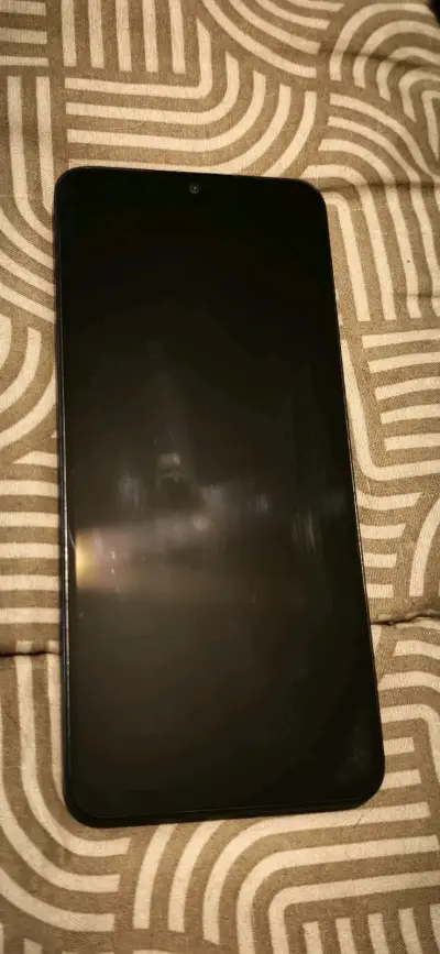 Smartphone Redmi con triple cámara trasera - miniatura 1