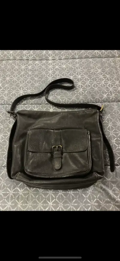 Bolso de cuero marca Giorgio Armani elegante - miniatura 1