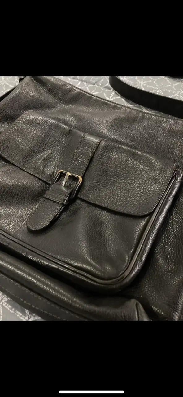 Bolso de cuero marca Giorgio Armani elegante - 2