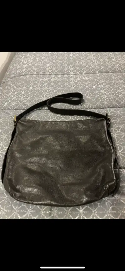 Bolso de cuero marca Giorgio Armani elegante - miniatura 6