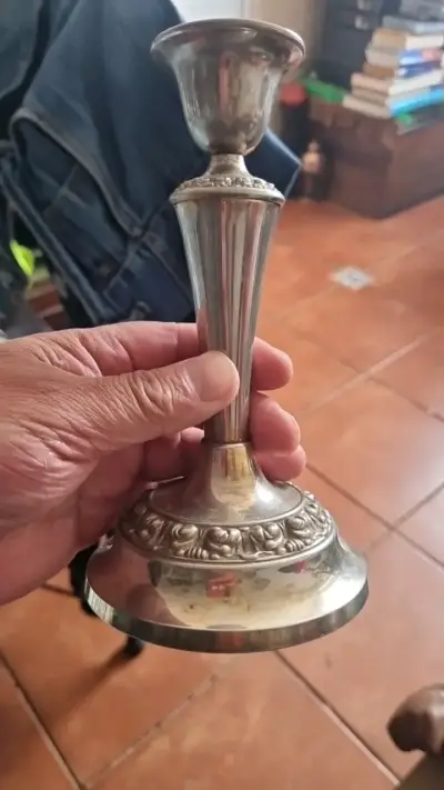 Candelabro de metal decorativo vintage - miniatura 1
