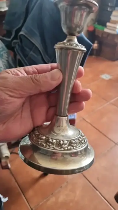 Candelabro de metal decorativo vintage - miniatura 3