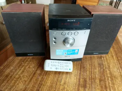 Sistema de sonido Sony con altavoces y control remoto - miniatura 1