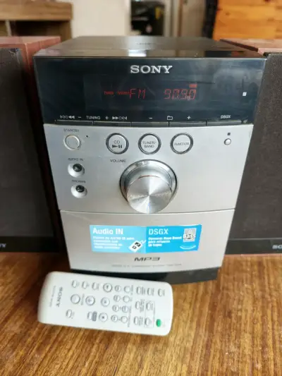 Sistema de sonido Sony con altavoces y control remoto - miniatura 2