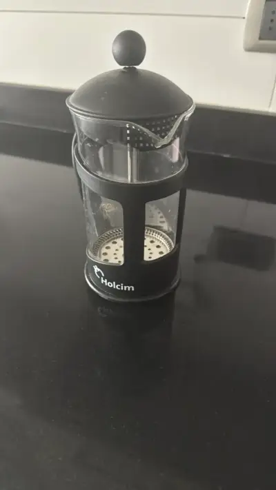 Prensa francesa de vidrio Holcim - miniatura 1