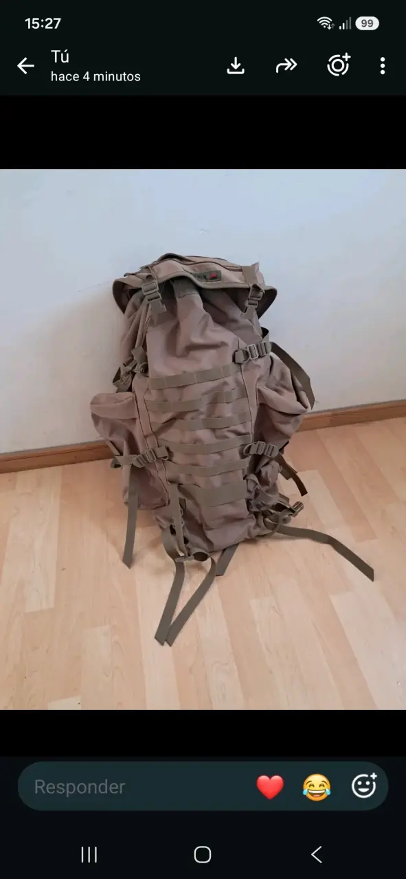 Mochila táctica color beige con correas ajustables