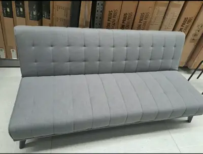 Sofá cama gris moderno con patas negras - miniatura 3