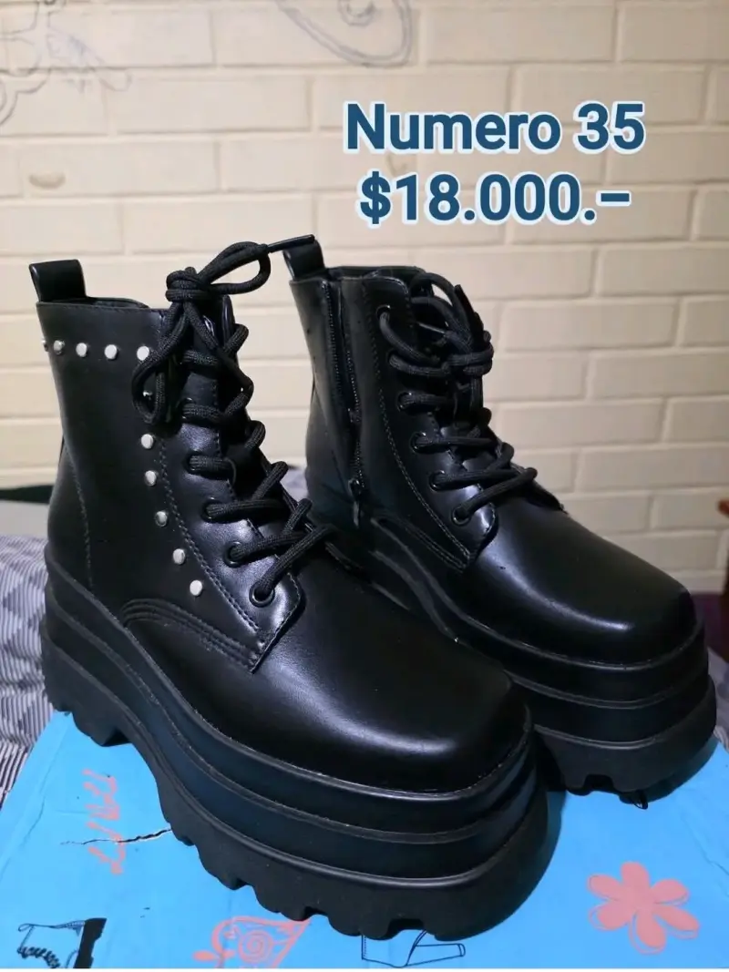 Botas negras con plataforma talla 35