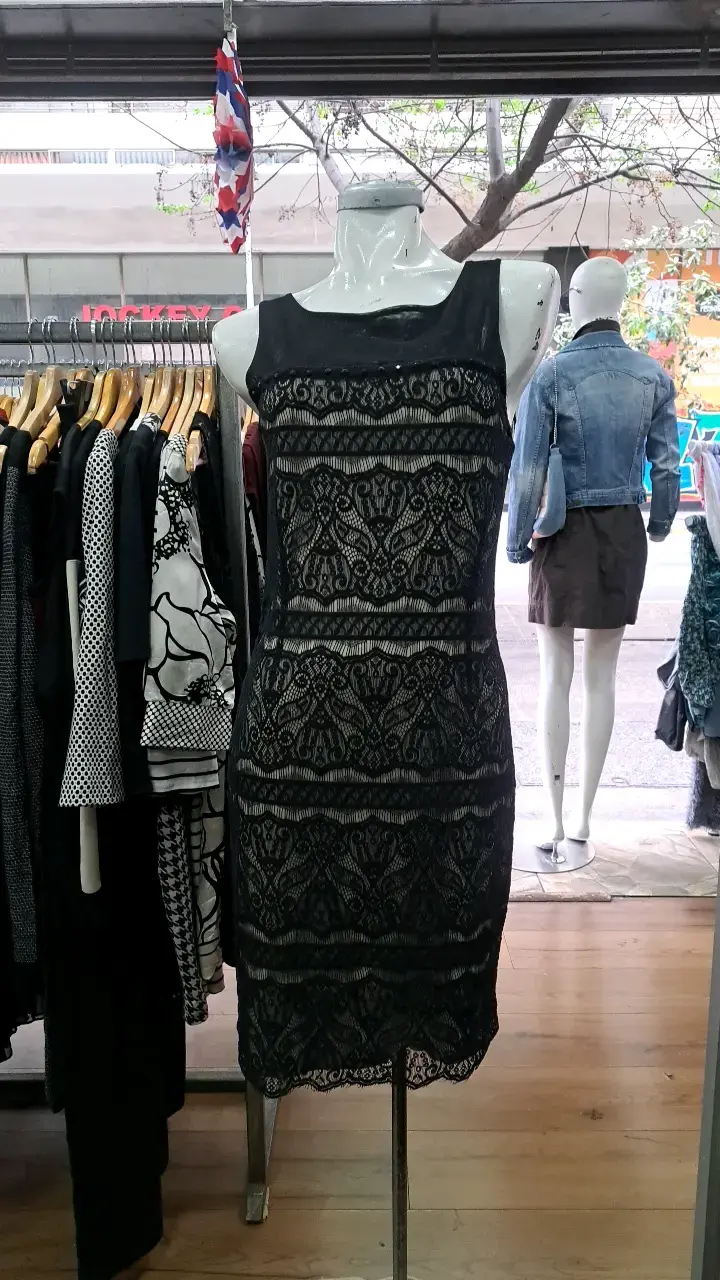 Vestido de encaje negro elegante