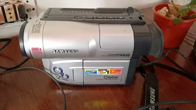 Cámara de video Samsung Hi8 con zoom digital 880x - miniatura 1