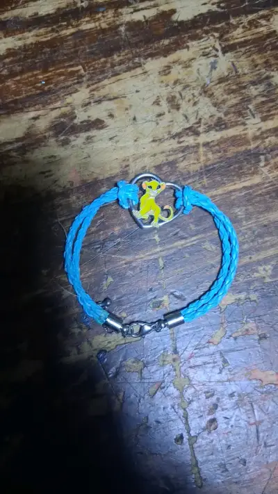 Pulsera de cuerda azul con figura de león - miniatura 1