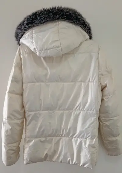 Chaqueta acolchada blanca con capucha de piel sint - miniatura 1