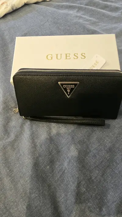Billetera negra Guess con cierre y caja original - miniatura 1