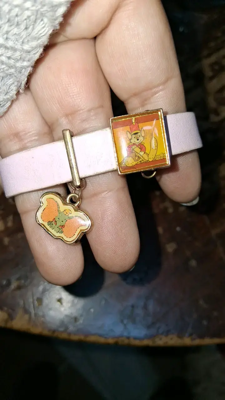 Pulsera de cuero rosa con dije de dibujos animados - 3