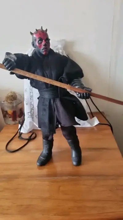 Figura de acción Darth Maul con sable - miniatura 1