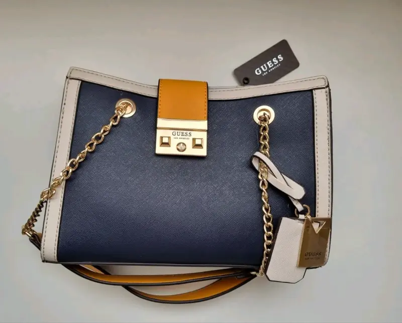 Bolso de mano Guess azul con dorados - 2