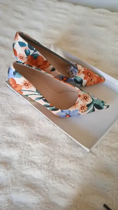 Zapatos de tacón alto con estampado floral - miniatura 1